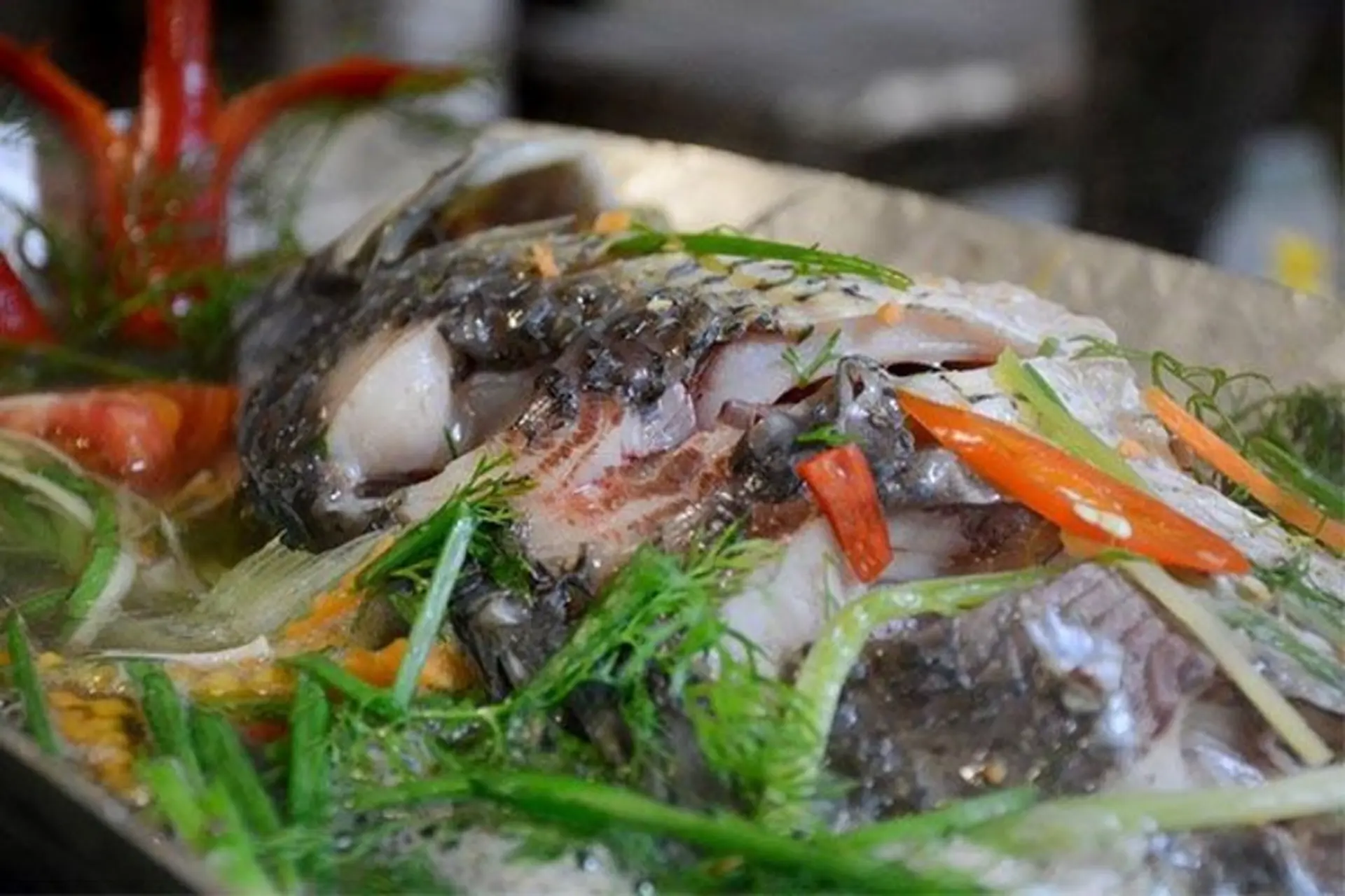 Hướng dẫn chế biến cá rô phi hấp hành gừng