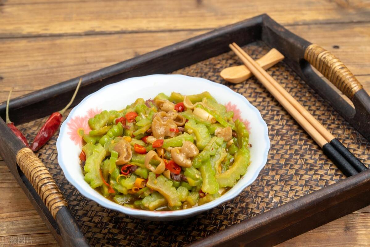 Món 3: Canh Mướp Đắng Nhồi Thịt